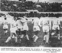 Il brasiliano abbracciato dai compagni