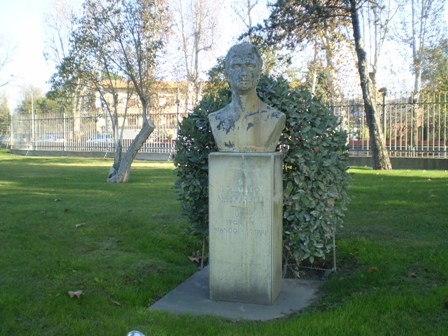 File:Busto Maestrelli 3.jpg