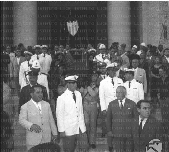 File:Funerale Mario Riva2.jpg