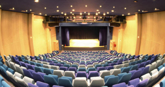 File:Teatro manzoni.jpg