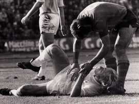 Re Cecconi a terra assistito dal fiorentino Merlo