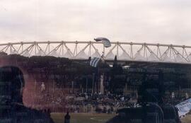 Philippe Leroy atterra col suo paracadute