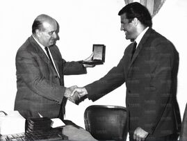 Cei riceve un premio da Lenzini