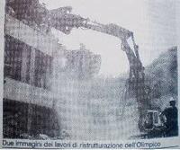 Le stutture originali dello stadio vengono abbattute con le ruspe.