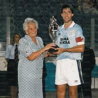 Cristiano Bergodi con il "Trofeo Dino Viola" conquistato il 18 agosto 1993