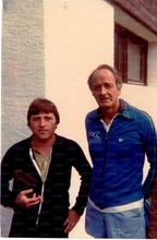 Roberto Lovati con un tifoso (Gent. conc. Sig. Giulio Fabri)