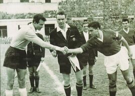 Scambio dei saluti tra i due capitani