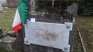 Tomba Giorgio Bompiani Verano.jpg