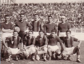 Dieci giocatori del Bologna: Spivach, Gianni, Ottani, Sansone, Gasperi; Corsi, Schiavio, Donati, Fedullo e Fiorini (manca Montesanto)