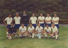 Pietrangeli, 5° in piedi da sinistra, in una Lazio "Vecchie Glorie"