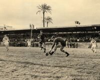 Un'altra fase di gioco dell'incontro con il Leyton