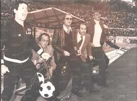 L'esultanza della panchina laziale dopo uno dei gol