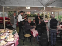 Il brindisi finale di Carratoni, Cordaro, Marsili, Concari, Rossi, Vitangeli e Anania