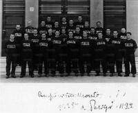 L'Italia Campione del Mondo 1938 a Parigi: Piola è il quarto da sinistra in prima fila.