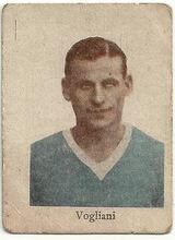 Una figurina a colori di Vojak (il cui nome fu italianizzato in Vogliani durante il fascismo) con la maglia del Napoli negli anni'30. (Gentile dono del sig. Gabriele Pasquali)