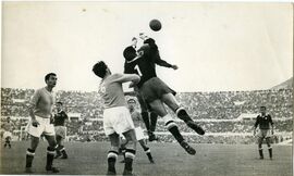 Bugatti interviene su Tozzi. Si riconoscono Bravi e Prini