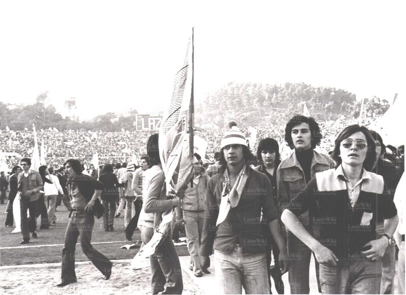 File:12maggio1974Tifosi3.jpg
