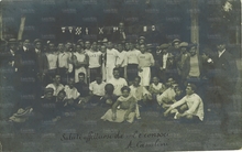 Bitetti con gli alti giocatori, i tecnici e i simpatizzanti in occasione della partita Lazio partito celeste-Lazio partito bianco 1-1 del 1 ottobre 1905