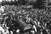 Dall'Unità: la folla presente ai funerali di Vincenzo Paparelli