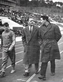 Carver esce dal terreno di gioco (a sinistra il raccattapalle è Gianni Masiello futuro terzino della Lazio a metà degli anni '60)