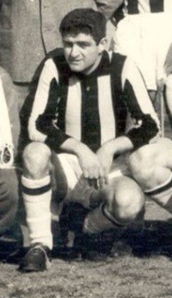 File:AdornatoCisterna2.jpg