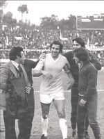 Chinaglia festeggiato da Bezzi e dai raccattapalle