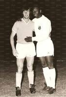 Manservisi con Pelé in occasione di un'amichevole tra Napoli e Santos (Gent.conc. sig. Francesco Di Salvo)