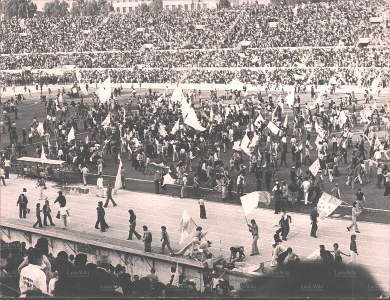 File:12maggio1974Tifosi4.jpg