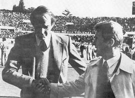 Stretta di mano tra Lovati e Trapattoni