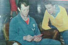 Martegani gioca a carte con Muccinelli durante un ritiro