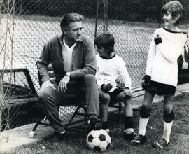 Maestrelli con i figli (anno?)