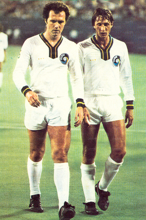Cruyffbeckworldxi1978.jpg