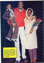 Una bella immagine di Adbul Jeelani con la famiglia