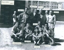 Con la Nazionale Italiana di Hockey su prato ad Helsinki nel 1952