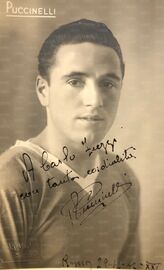 Una foto con dedica al massaggiatore Carlo Fiezzi