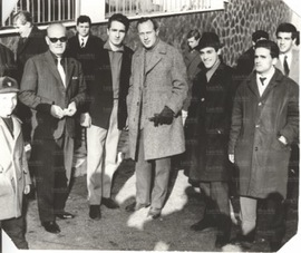 Nella foto, il calciatore della Lazio, Paolo Carosi,con alcuni soci del Club. La squadra della Lazio, diretta a Ferentino per disputare un'amichevole, il 6 gennaio 1965 si fermò a Palestrina ospite del Circolo Biancazzurro.