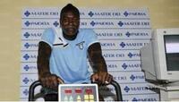 Cisse durante le visite mediche (Foto ufficiale della S.S. Lazio)