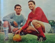 Humberto Tozzi è fotografato con il centravanti della Roma Dino Da Costa, anch'esso brasiliano