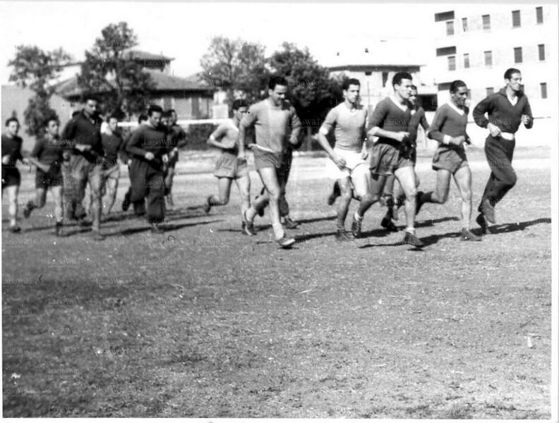 File:Ritiro di Trevi La Lazio nel campo del Foligno.jpg