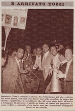 L'arrivo di Humberto Tozzi a Roma, accolto entusiasticamente dai sostenitori laziali