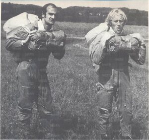 Martini e Re Cecconi paracadutisti.jpg