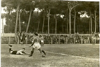 Una fase di gioco; Coletta cerca la via del gol