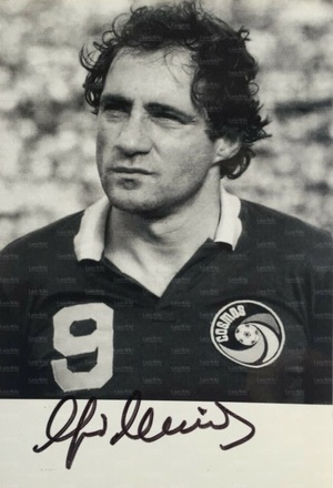 Chinaglia cartoautografo.jpg