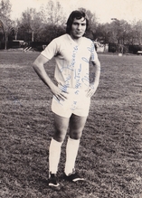 Un'immagine autografata del calciatore