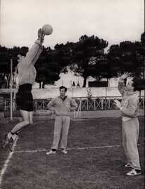 Febbraio 1957: Alla Rondinella, Carver allena Lovati sotto lo sguardo di Vivolo