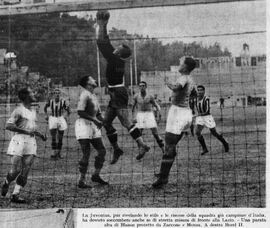 Una parata di Blason protetto da Zacconi e Monza. A destra lo juventino Borel II