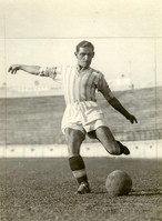 Guarisi calcia in bello stile