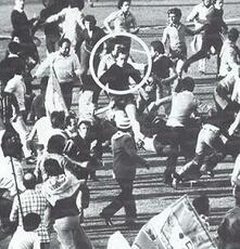 Inseguito dai tifosi festanti