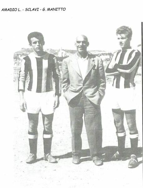 File:Sclavi arma6.jpg