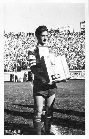 A.Coletta con la coppa INCON.jpg